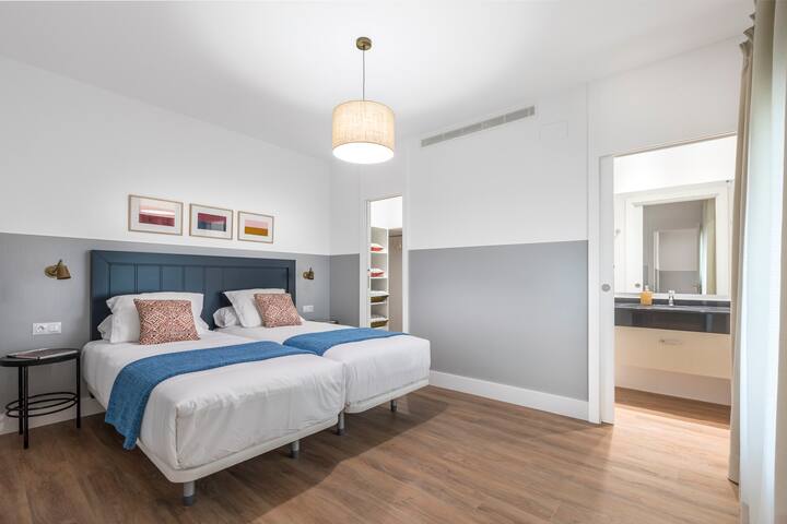 3 Bedroom Apartment – Madrid Cortes gallery image 2