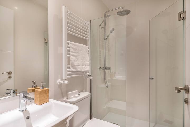 2 Bedroom Apartment Ground Floor- Madrid Cortes gallery image 4