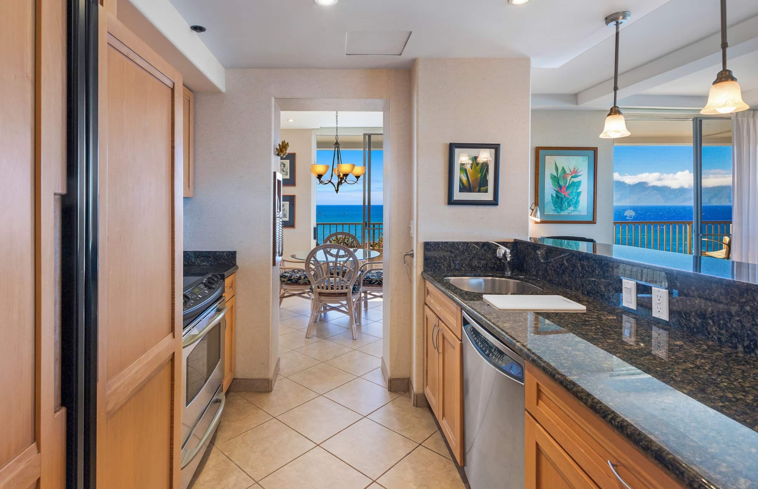 Condo in Lahaina · ★4.9 · 2 bedrooms · 3 beds · 2 baths - Image 8