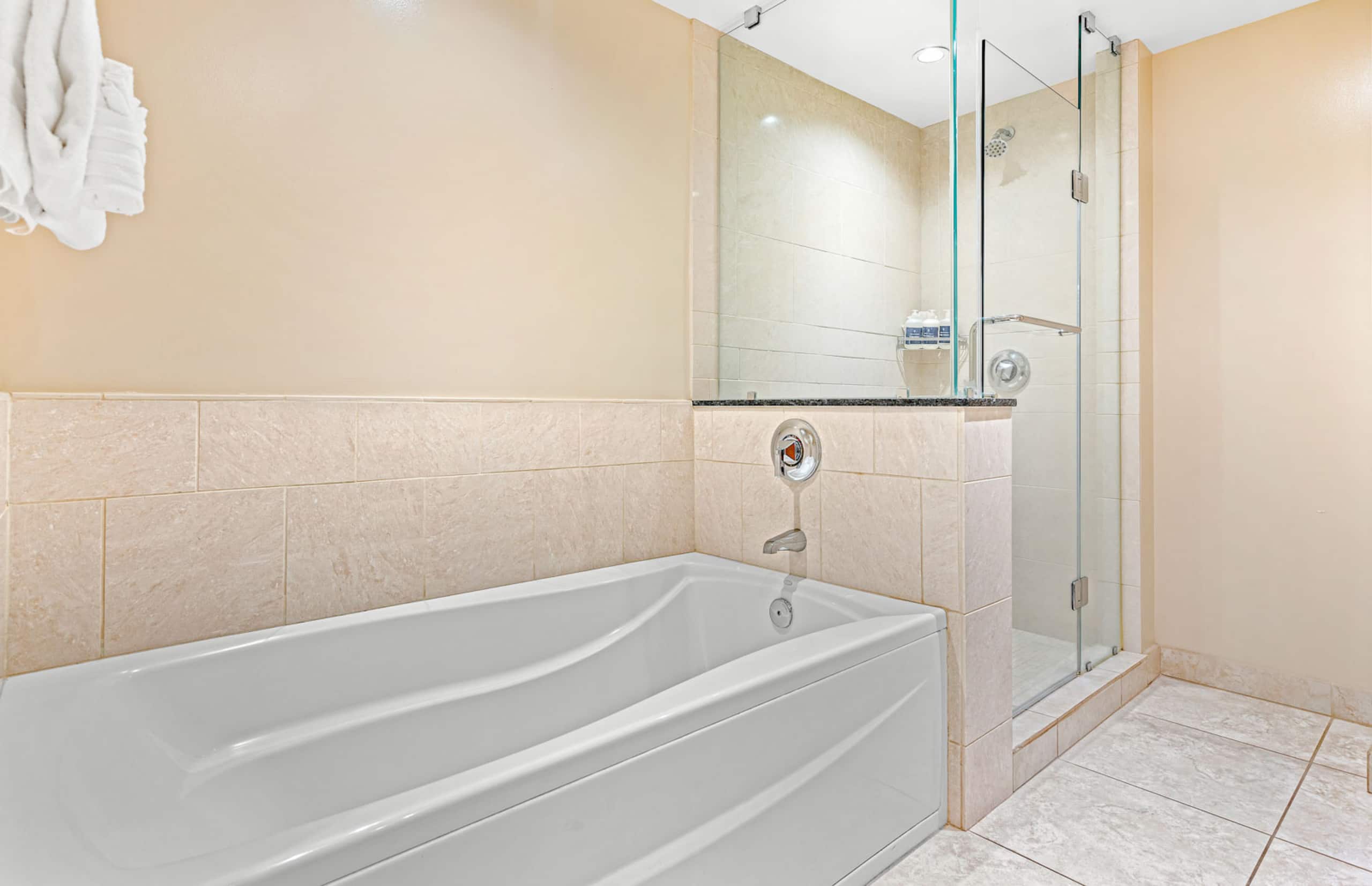 Condo in Lahaina · ★4.92 · 2 bedrooms · 3 beds · 2 baths - Image 26
