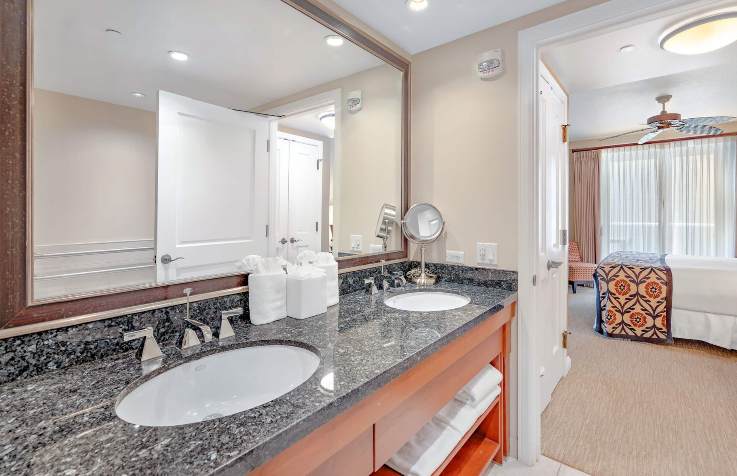 Condo in Lahaina · ★4.92 · 2 bedrooms · 3 beds · 2 baths - Image 20