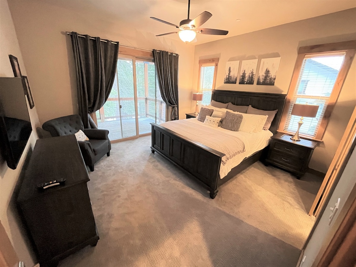 أجنحة فاخرة بغرفة نوم رئيسية