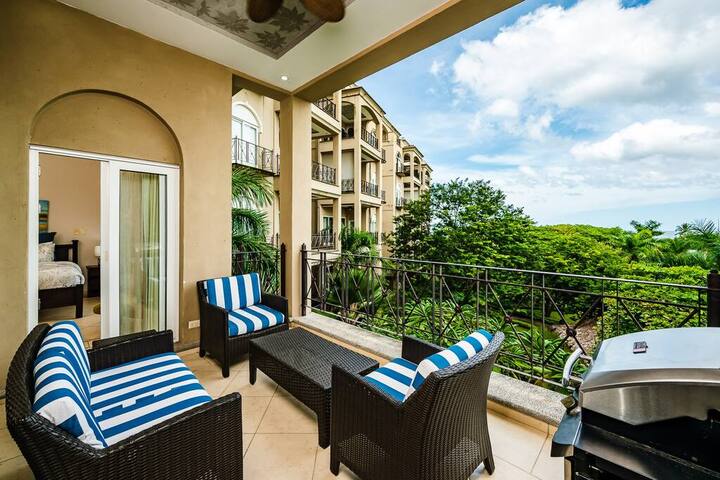 Oceanview Escape Large Pool and 24/7 Security!