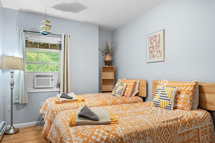 Lower level.  2 twins.