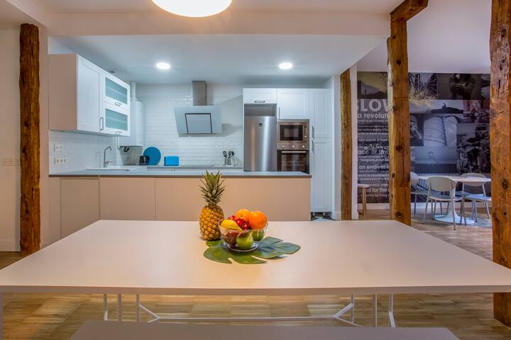 Deluxe 2 Bedroom Apartment – Malasaña gallery image 3