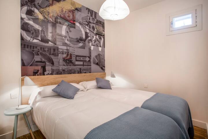 Deluxe 2 Bedroom Apartment – Malasaña gallery image 2