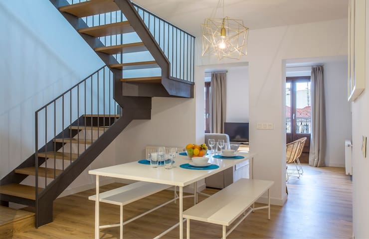 Superior 4 Bedroom Apartment – Malasaña