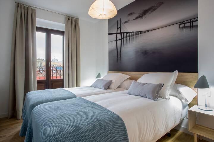 Superior 4 Bedroom Apartment – Malasaña gallery image 4