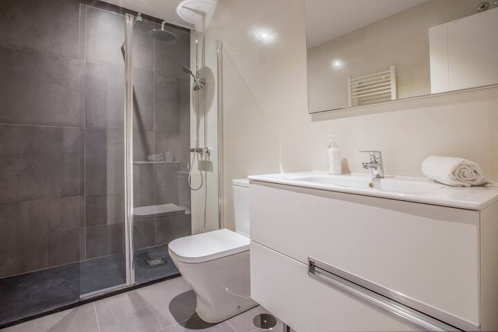 Deluxe 2 Bedroom Apartment – Chueca gallery image 4