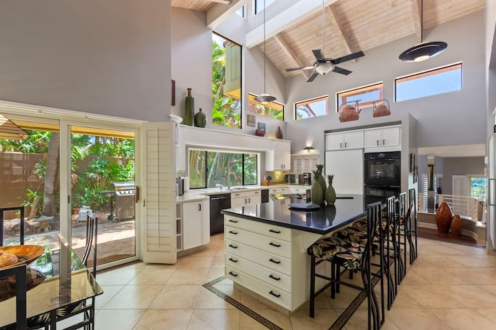 Ka’anapali Home with ocean & golf course views gallery image 3