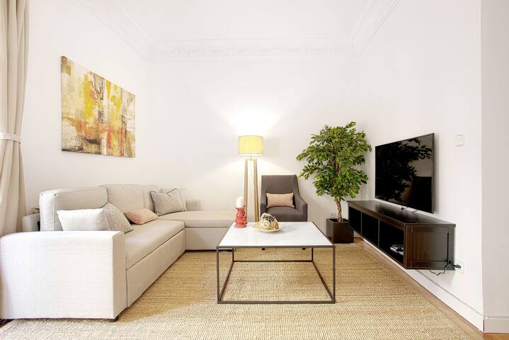 Exclusive apartment near Castellana . Chamberí gallery image 3