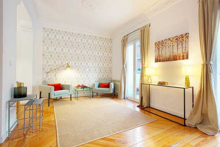 Exclusive apartment near Castellana . Chamberí gallery image 2