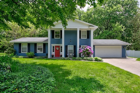 Colonial Cottage with Hot Tub & Sauna