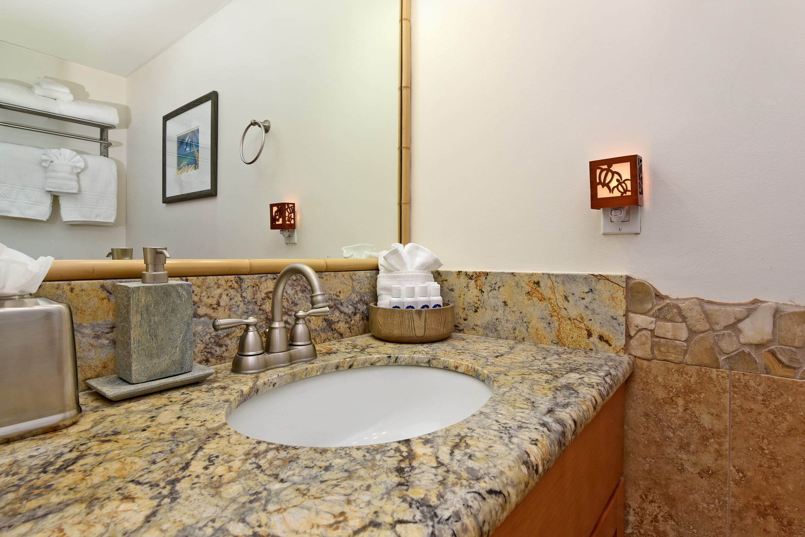 Condo in Lahaina · ★4.71 · 1 bedroom · 2 beds · 1 bath - Image 27