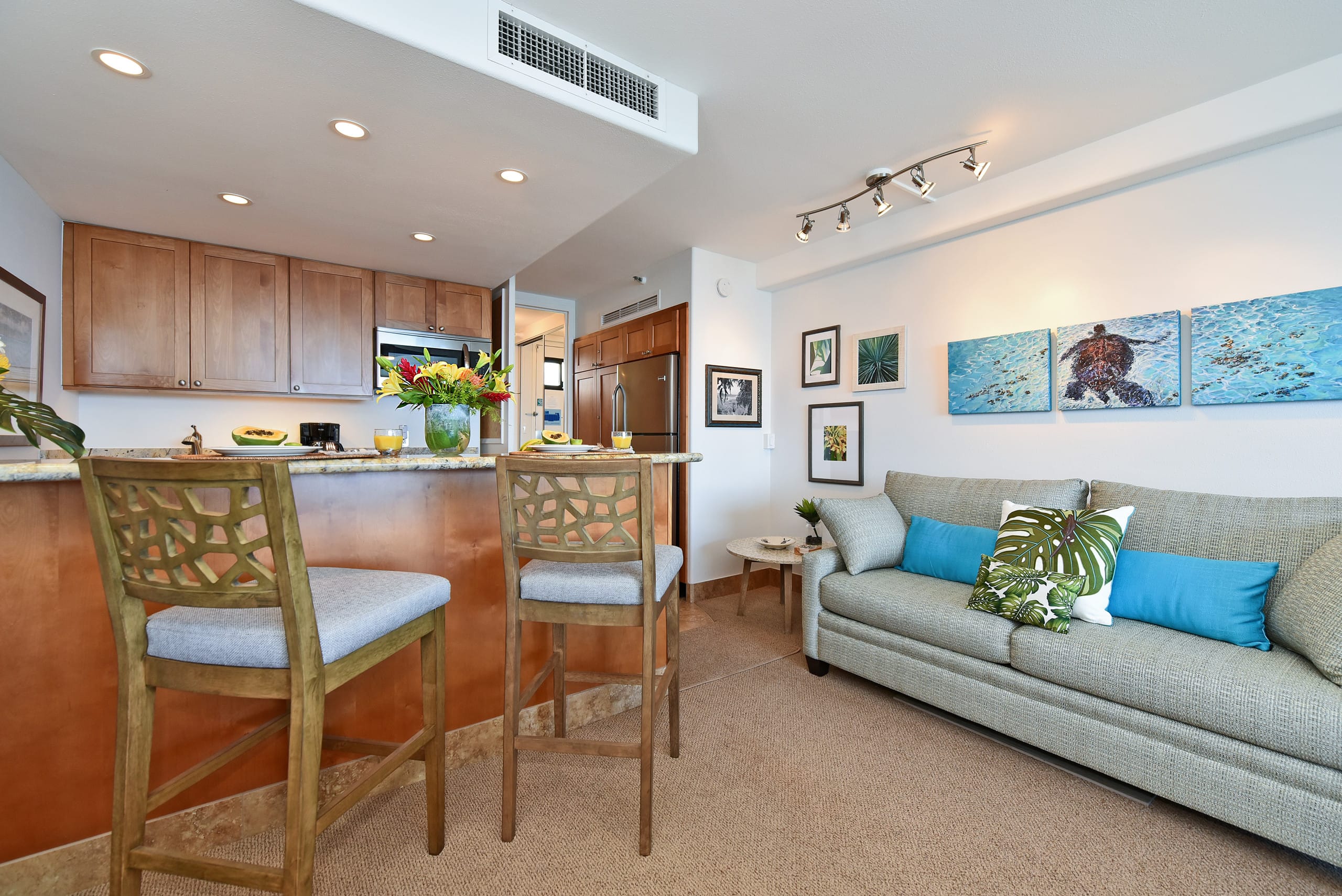 Condo in Lahaina · ★4.71 · 1 bedroom · 2 beds · 1 bath - Image 3