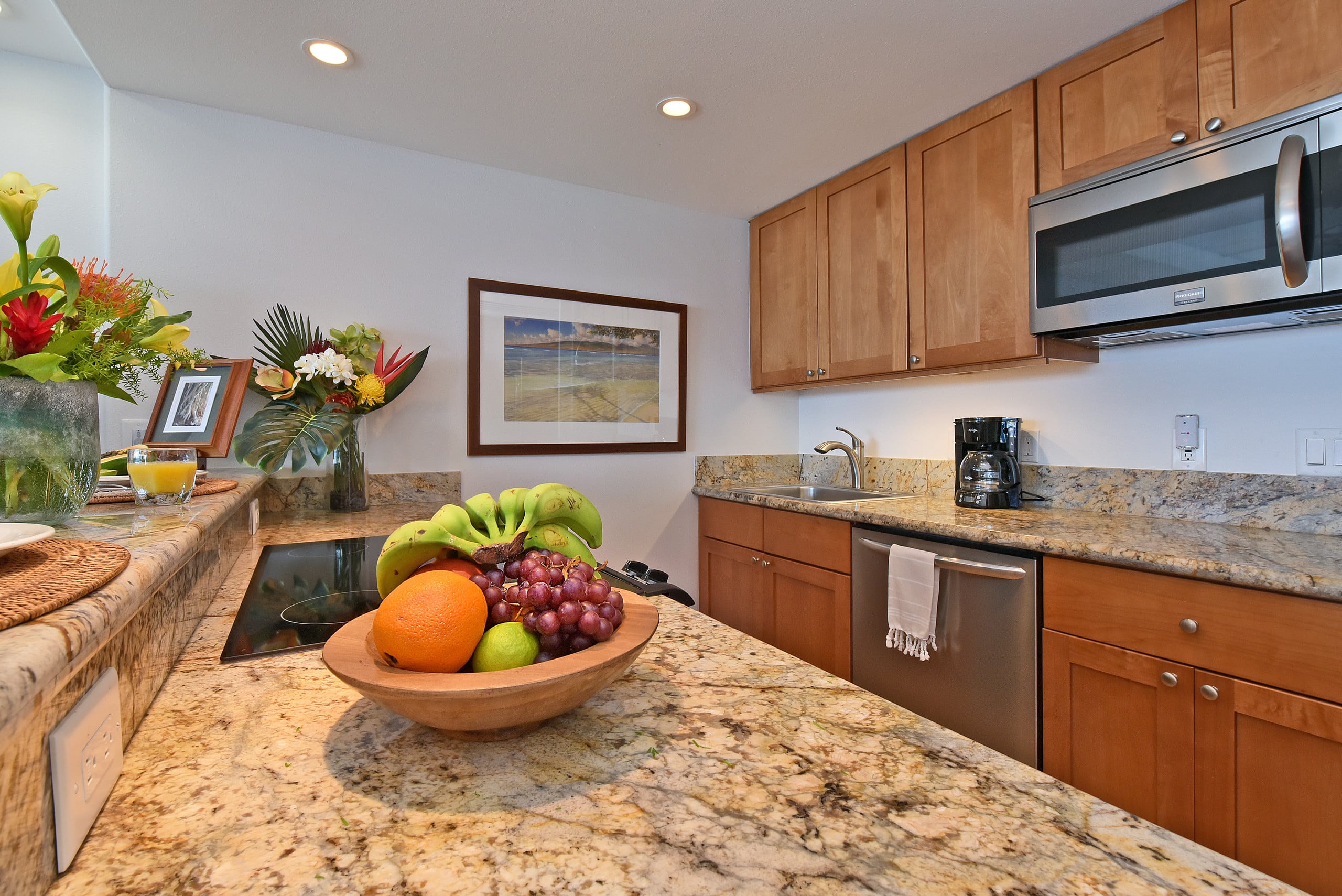 Condo in Lahaina · ★4.71 · 1 bedroom · 2 beds · 1 bath - Image 10