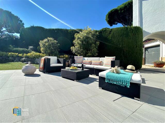 Villa Saramel by Rent Costa Brava gallery image 5