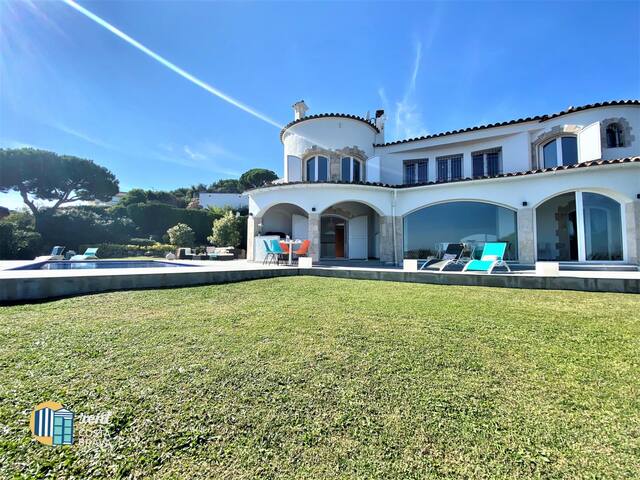 Villa Saramel by Rent Costa Brava gallery image 2