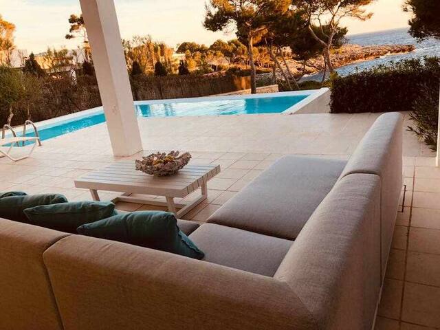 House with direct access to the sea, pool and wifi gallery image 3