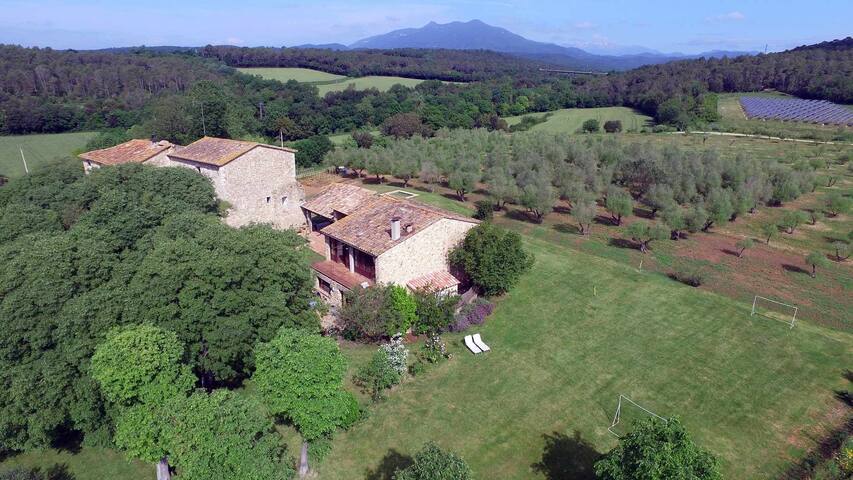 Rural house for exclusive rental in Girona gallery image 4