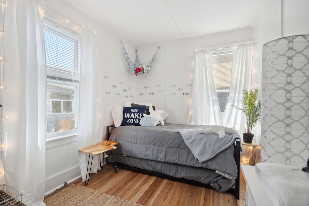 Предна викендичка, трета спална соба со близнак над двокреветна соба