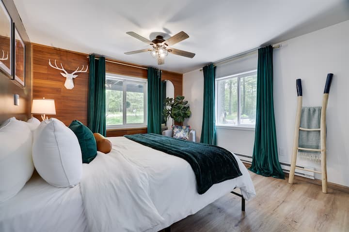 Bedroom 2 - Spacious and inviting, this bedroom features a king-size bed, a Smart TV, and a comfortable seating area. Easily accessible from the living room.