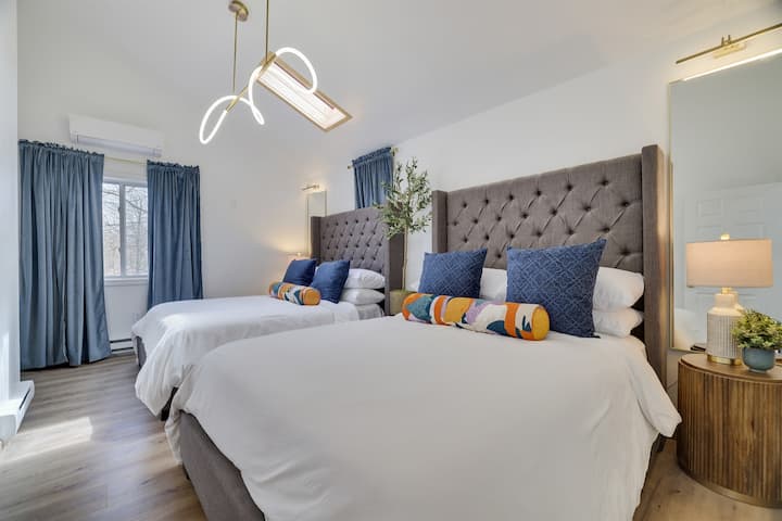 Bedroom 3 - Ideal for families or groups, this roomy bedroom offers two queen-size beds, a skylight, and a 55-inch Smart TV. Access from the second-floor family room.