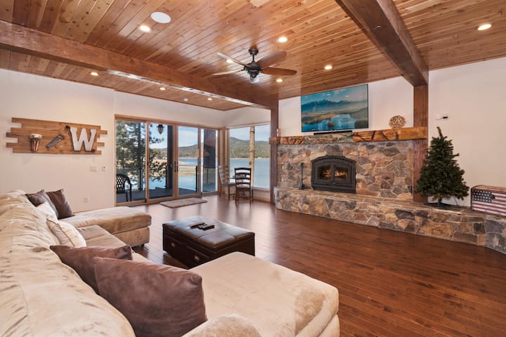 Lakefront! Amazing Lake Views! Shuffleboard! Dock! - Big Bear, CA