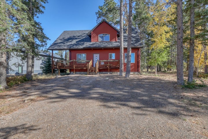 Red Antelope · Rustic Luxury Cabin In Black Hills - South Dakota