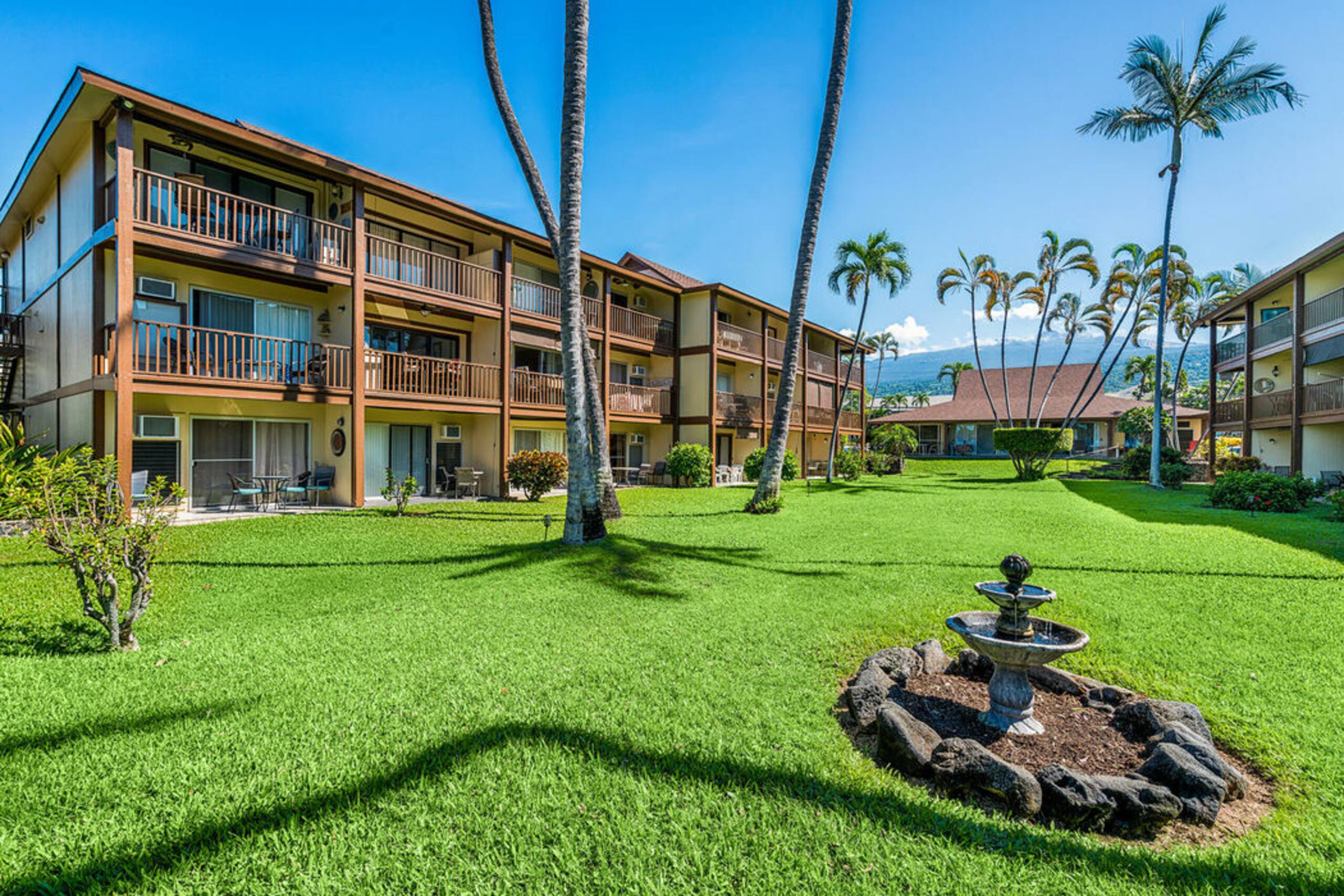 Condo in Kailua-Kona · ★4.83 · 1 bedroom · 2 beds · 1 bath - Image 16