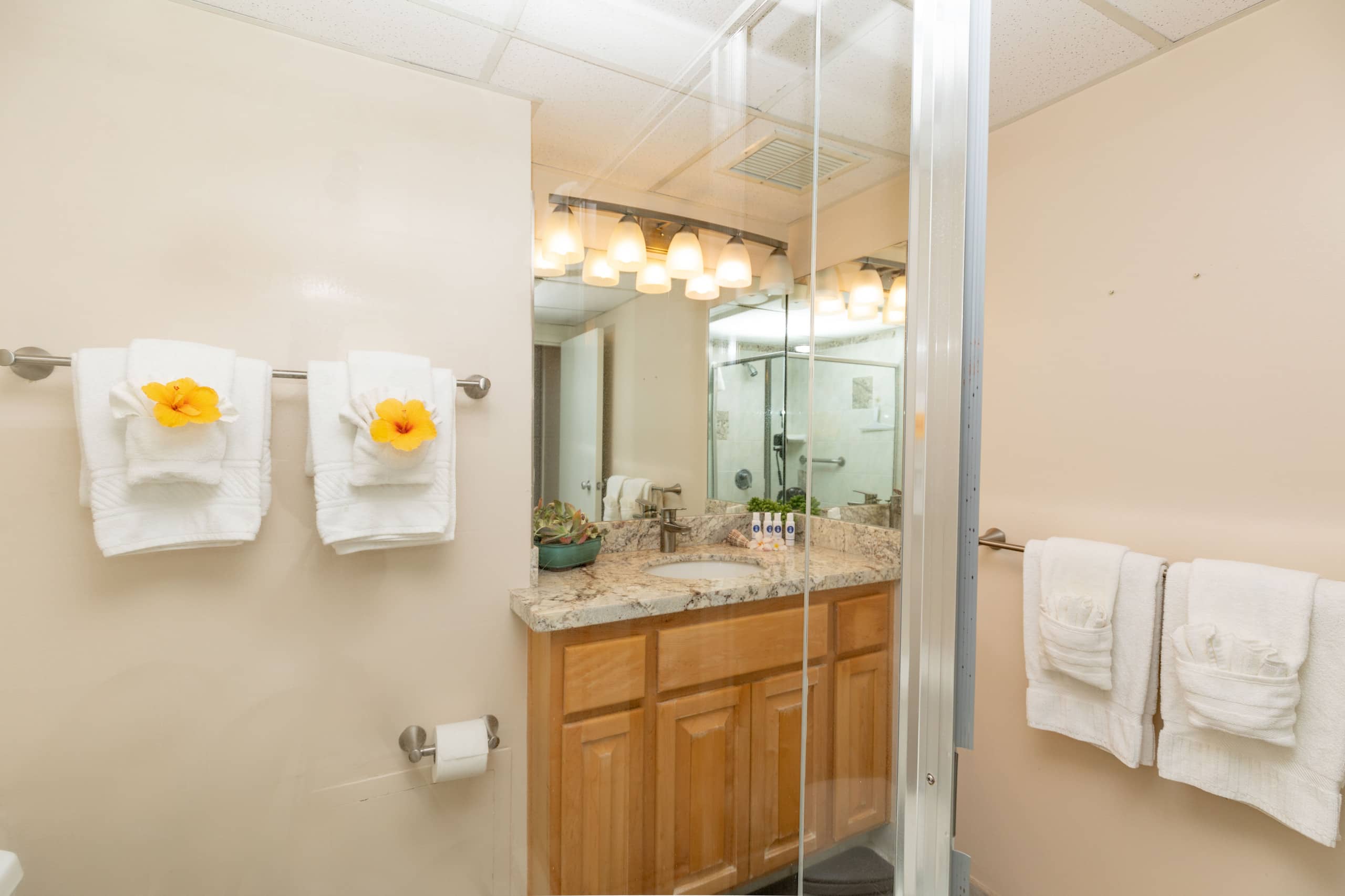 Condo in Lahaina · ★4.86 · 1 bedroom · 2 beds · 1 bath - Image 19