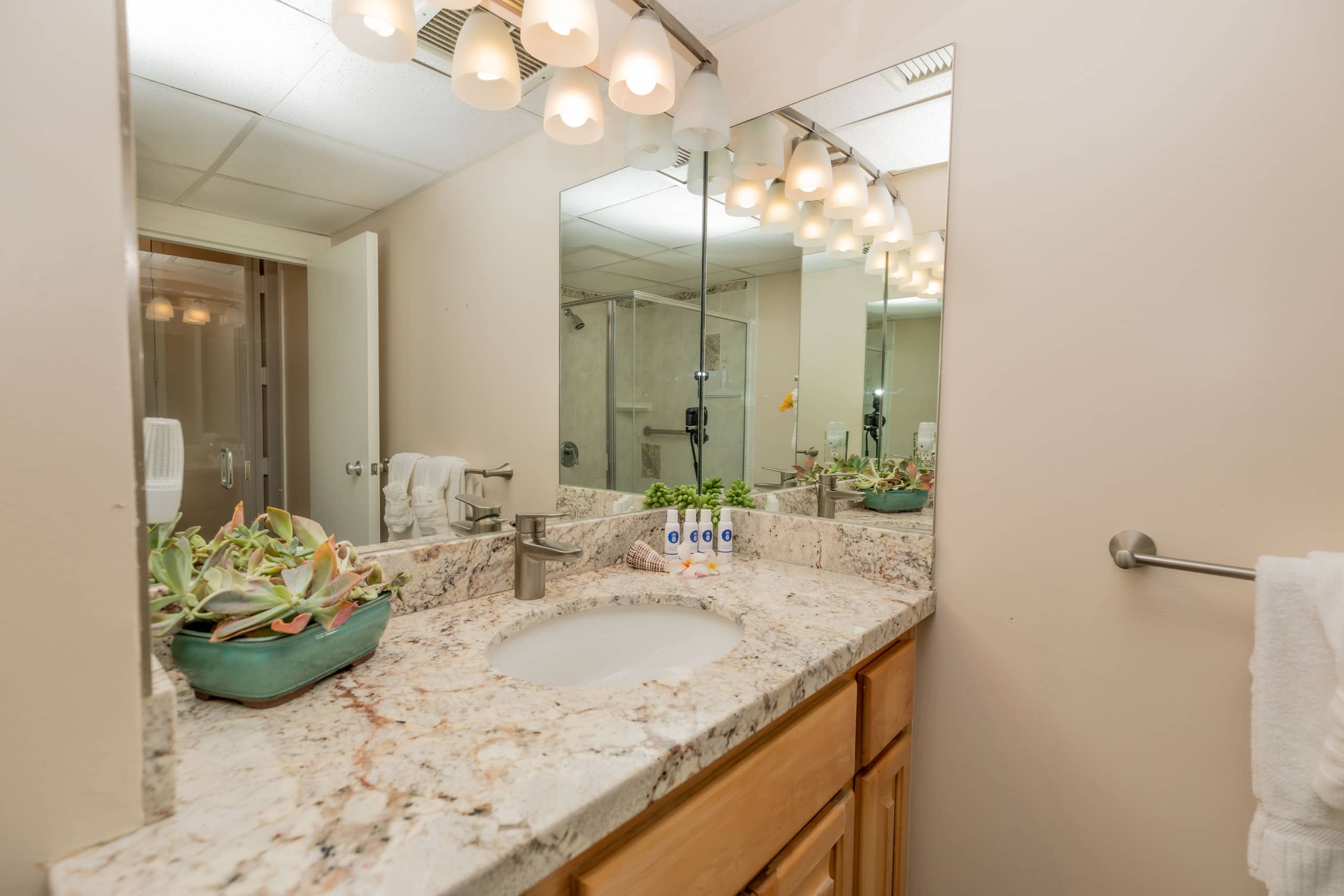 Condo in Lahaina · ★4.86 · 1 bedroom · 2 beds · 1 bath - Image 20