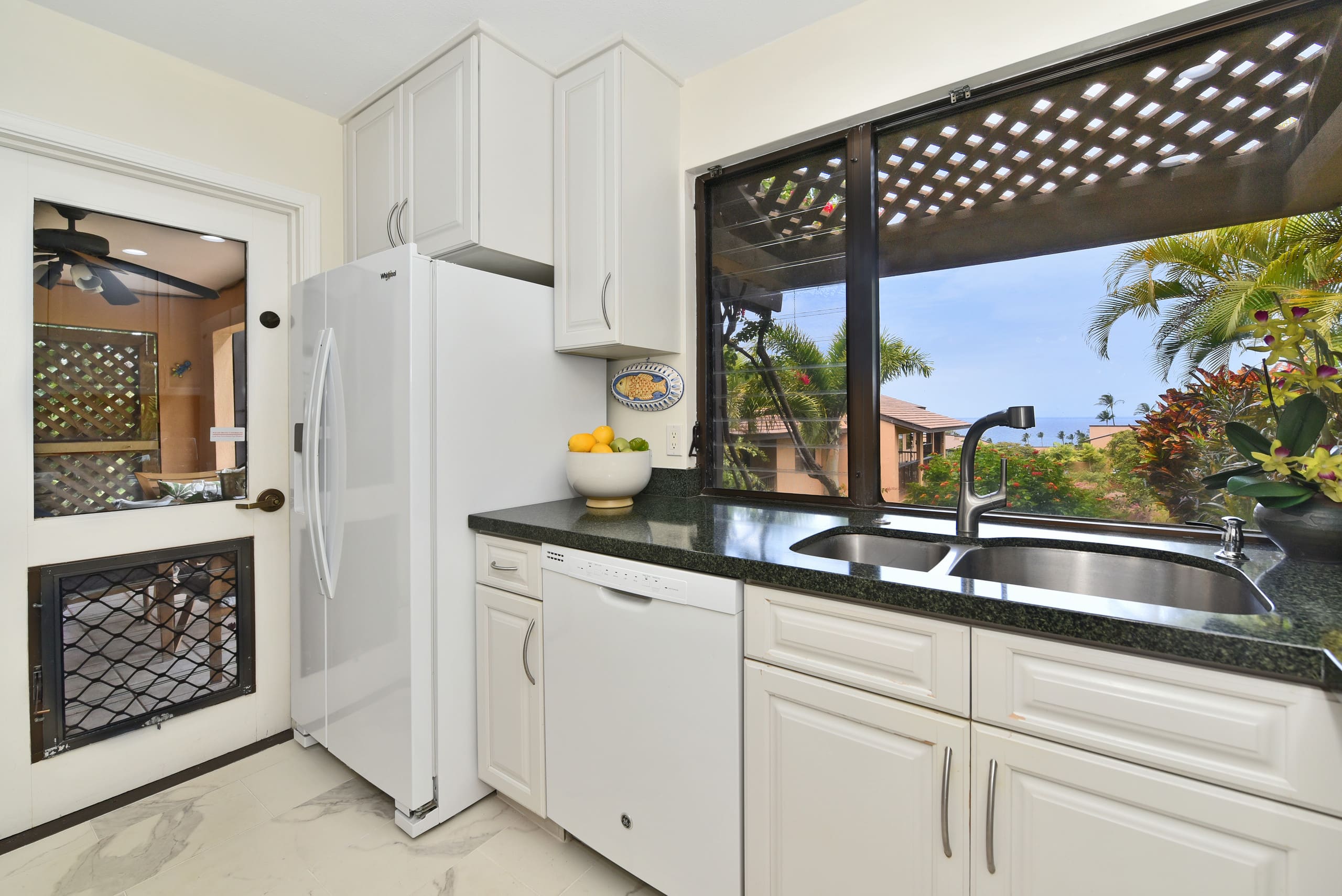 Condo in Kihei · ★4.67 · 1 bedroom · 2 beds · 2 baths - Image 6