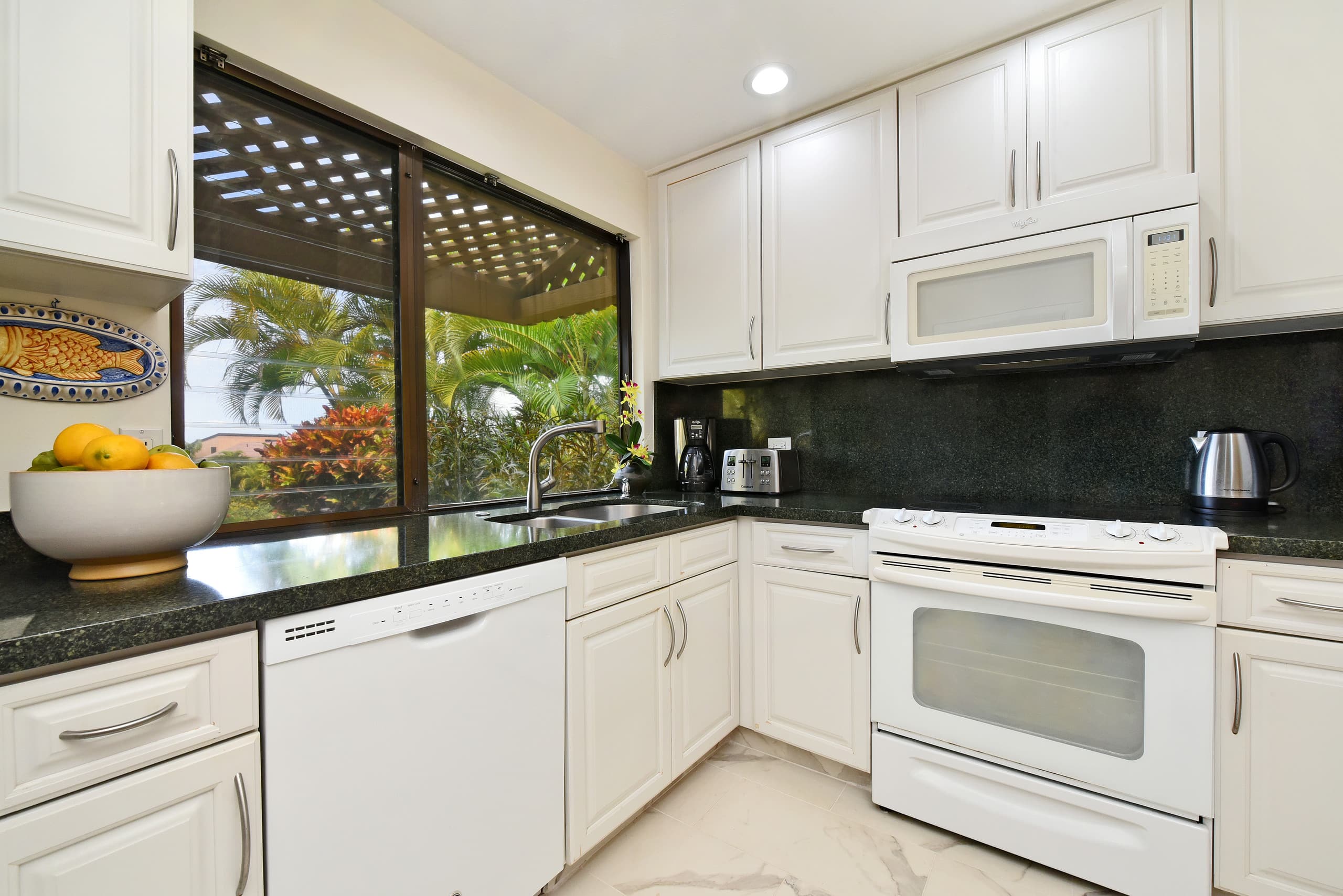 Condo in Kihei · ★4.67 · 1 bedroom · 2 beds · 2 baths - Image 5