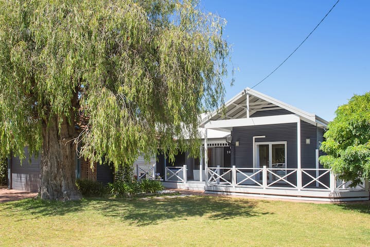 All Decked Out- WIFI, A/C in bedrooms, Fireplace