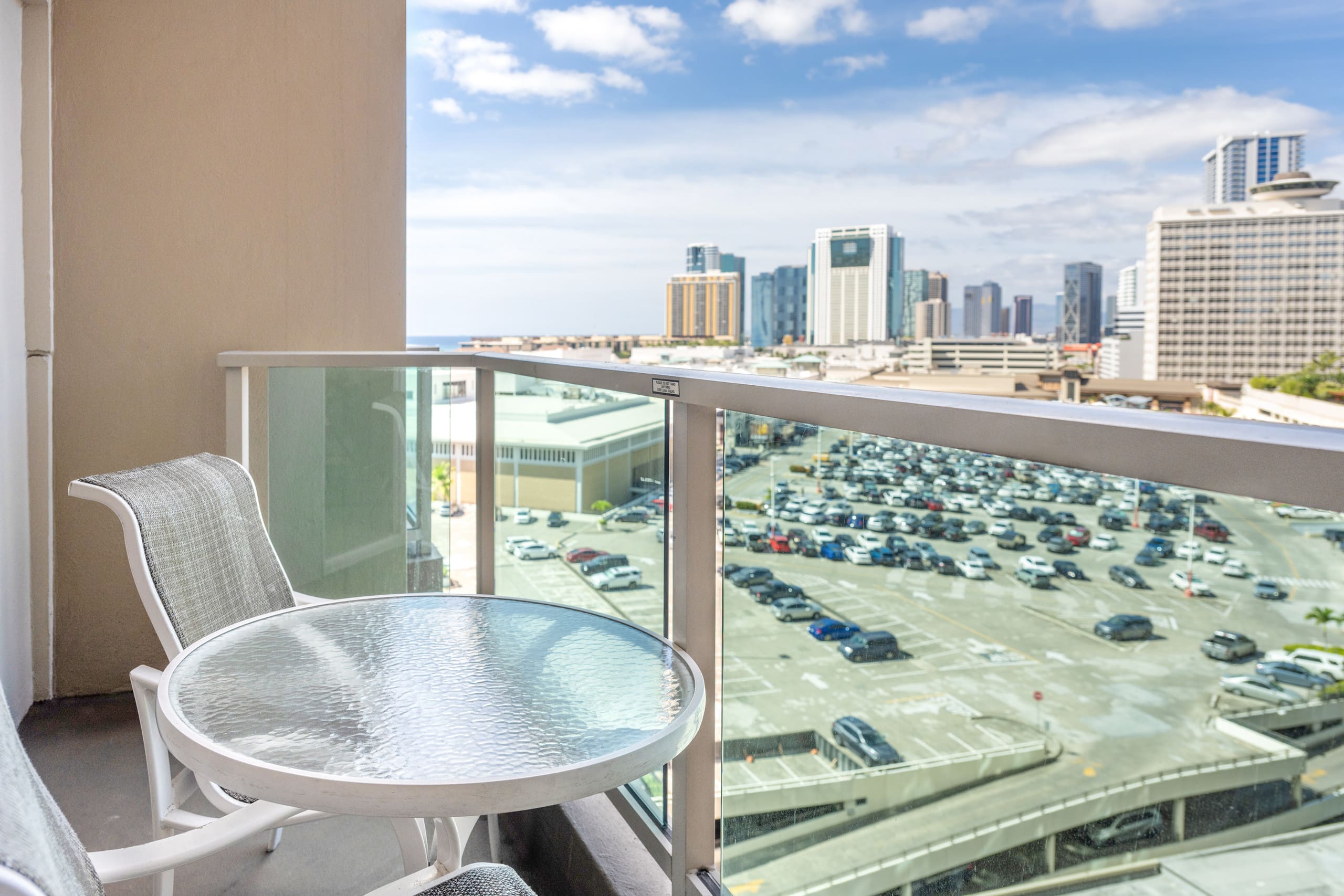 Condo in Honolulu · ★4.11 · 1 bedroom · 1 bed · 1 private bath - Image 4