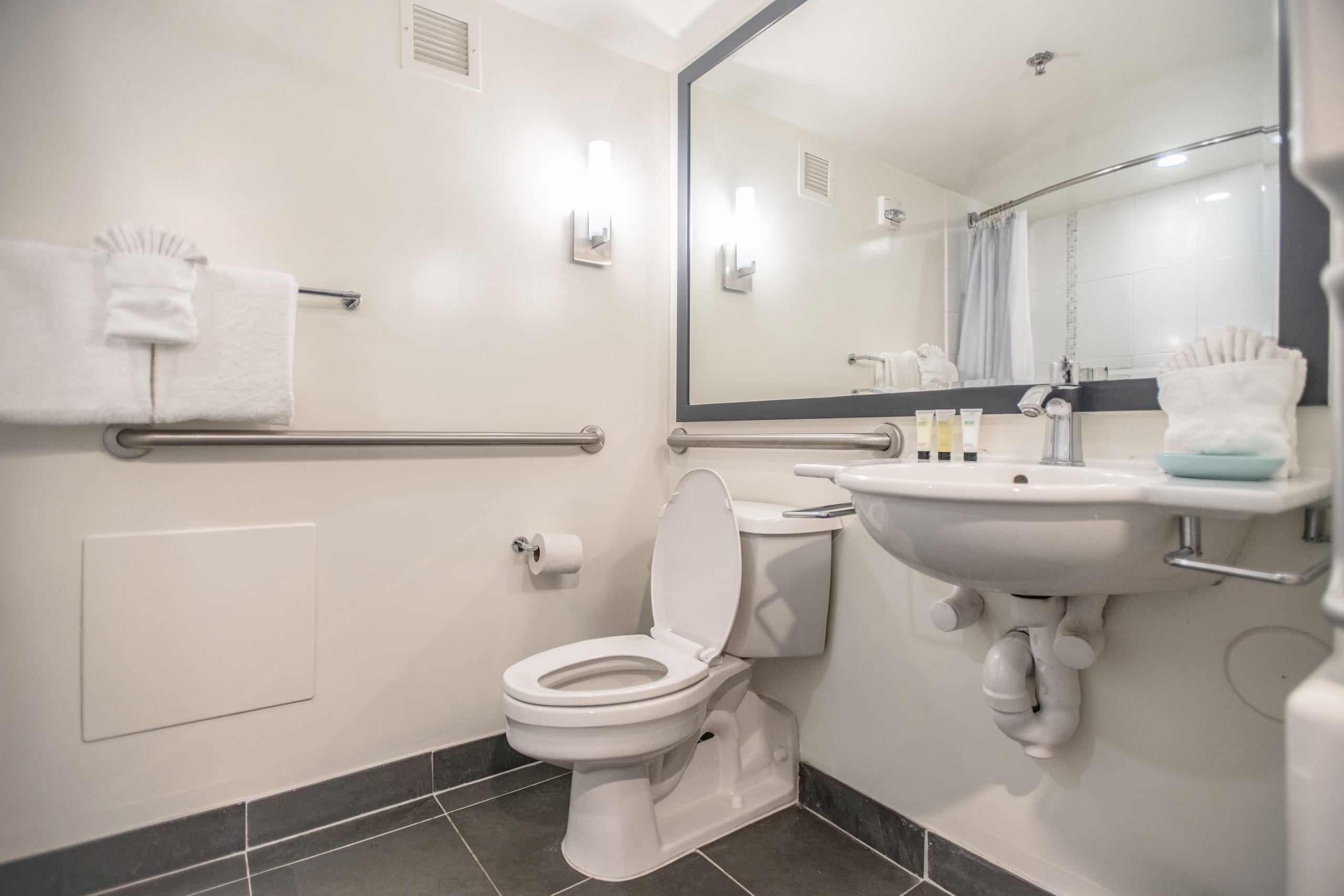 Condo in Honolulu · ★4.11 · 1 bedroom · 1 bed · 1 private bath - Image 9