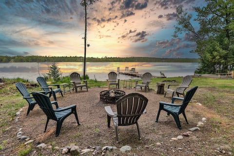 Lakeside cottage, dock, fire pit, washer/dryer!