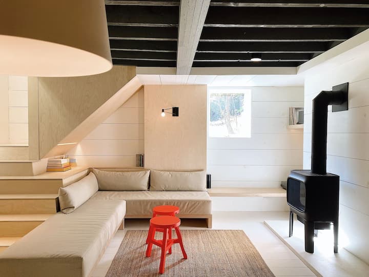 Cook House Modern Cottage w/ Fireplace Houses for Rent in