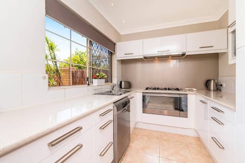 The Jewel of Vic Park 3BD 2BTH