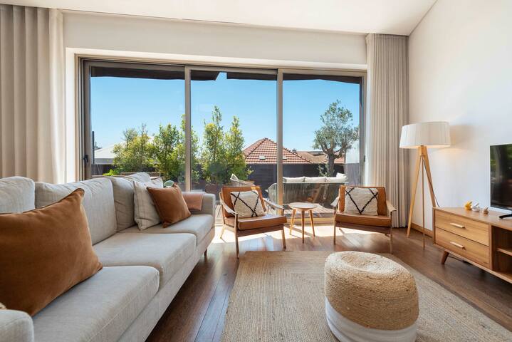 Alves da Veiga Downtown Rooftop by Nuno & Family gallery image 3