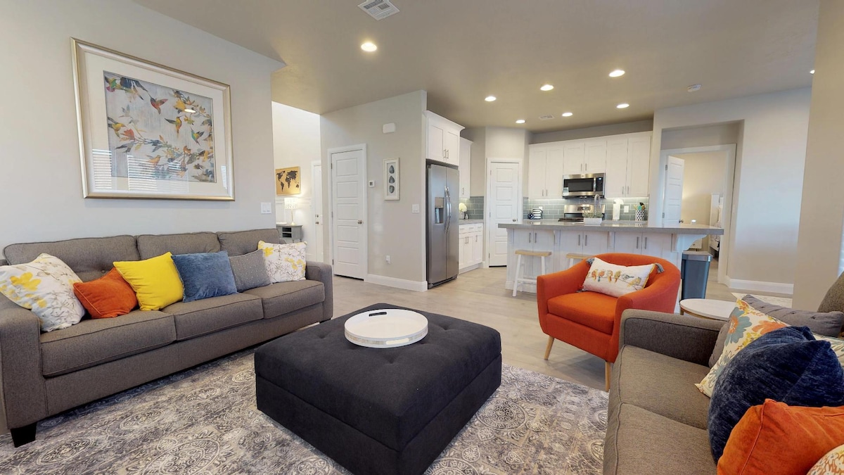 Top performing Airbnb: Birds Eye View-Relax on the Patio! in St. George