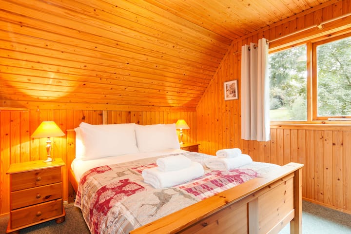 Lodge 51楼上双人卧室