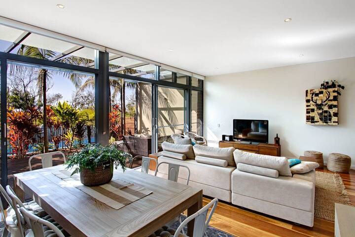 Ocean View at Kiah – near Belongil Beach with pool gallery image 4