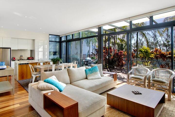 Ocean View at Kiah – near Belongil Beach with pool gallery image 2