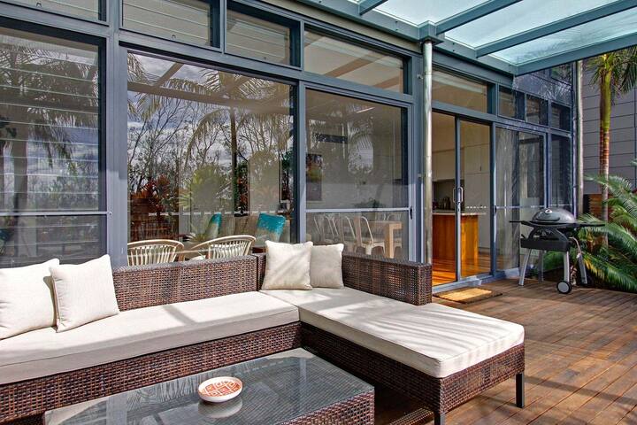 Ocean View at Kiah – near Belongil Beach with pool gallery image 5