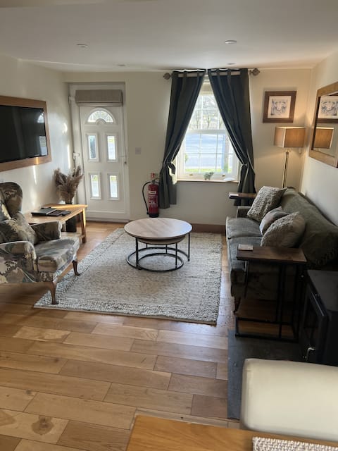 Saddleback Cottage with Hot Tub Sleeps 2