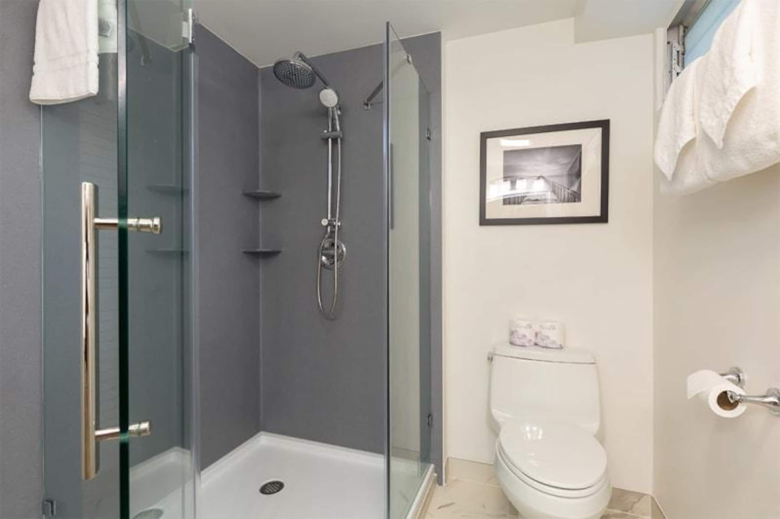 Condo in Honolulu · ★4.8 · 2 bedrooms · 3 beds · 2 shared baths - Image 18