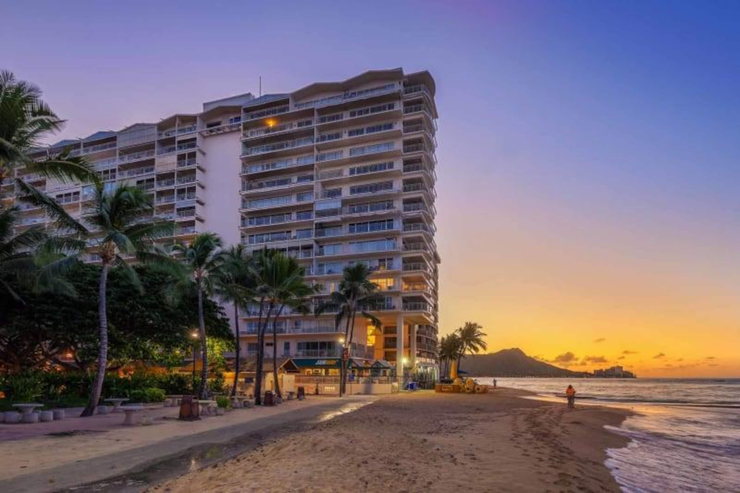 Condo in Honolulu · ★4.8 · 2 bedrooms · 3 beds · 2 shared baths - Image 66
