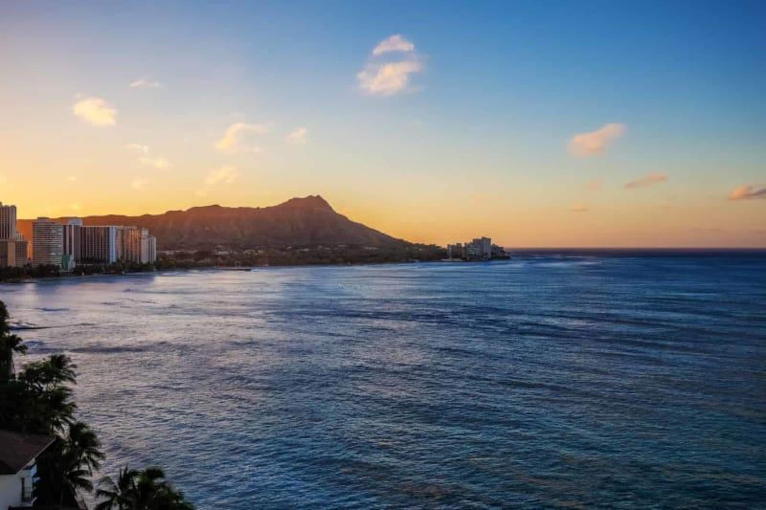 Condo in Honolulu · ★4.8 · 2 bedrooms · 3 beds · 2 shared baths - Image 69